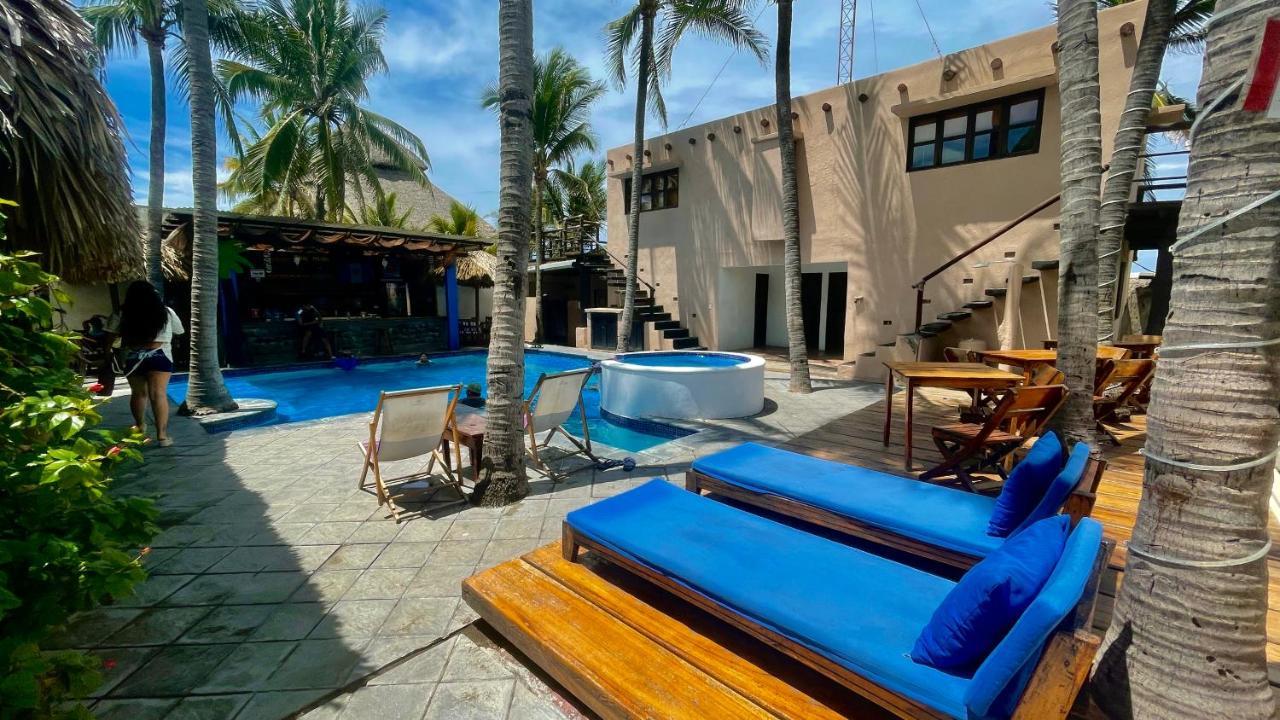Johnnys Place Hotel 몬테리코 외부 사진