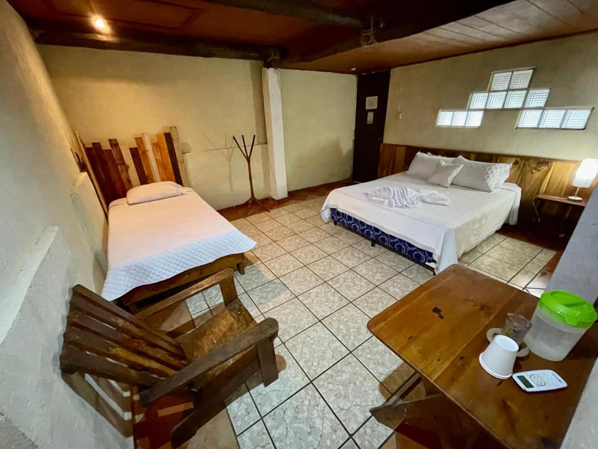 Johnnys Place Hotel 몬테리코 외부 사진