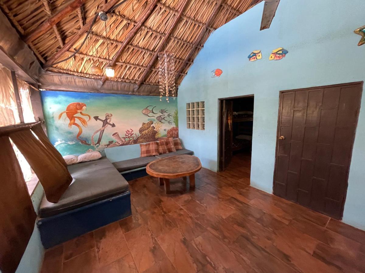 Johnnys Place Hotel 몬테리코 외부 사진
