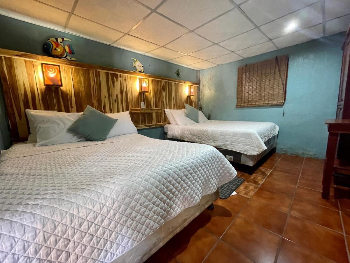 Johnnys Place Hotel 몬테리코 외부 사진