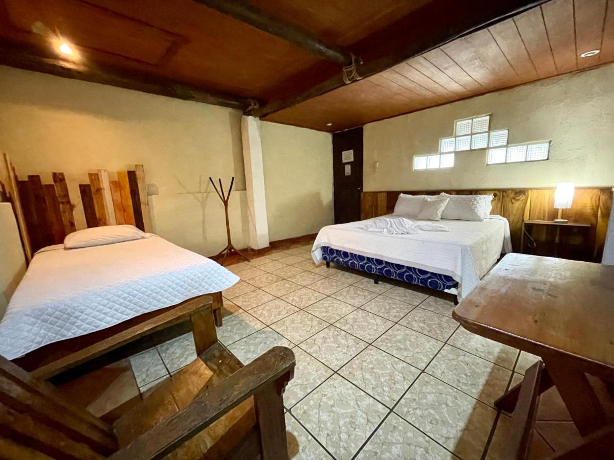 Johnnys Place Hotel 몬테리코 외부 사진