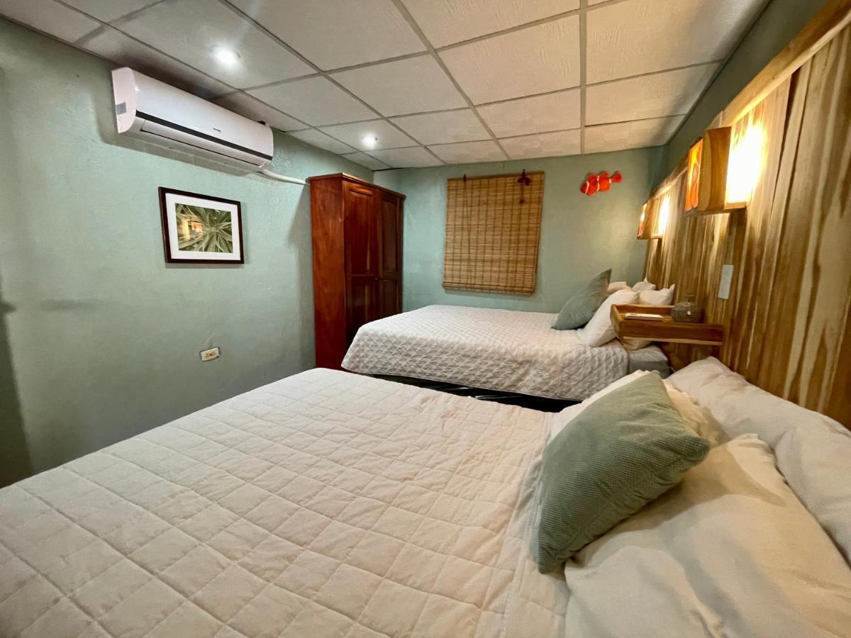Johnnys Place Hotel 몬테리코 외부 사진