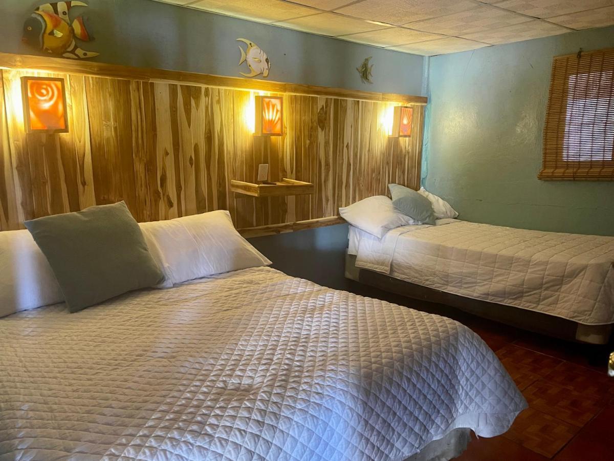 Johnnys Place Hotel 몬테리코 외부 사진