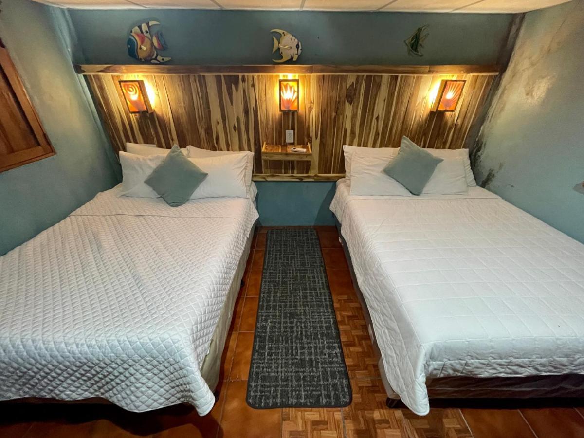 Johnnys Place Hotel 몬테리코 외부 사진
