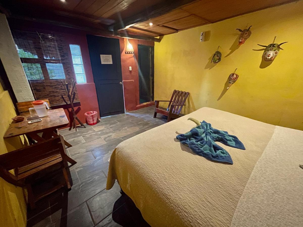 Johnnys Place Hotel 몬테리코 외부 사진