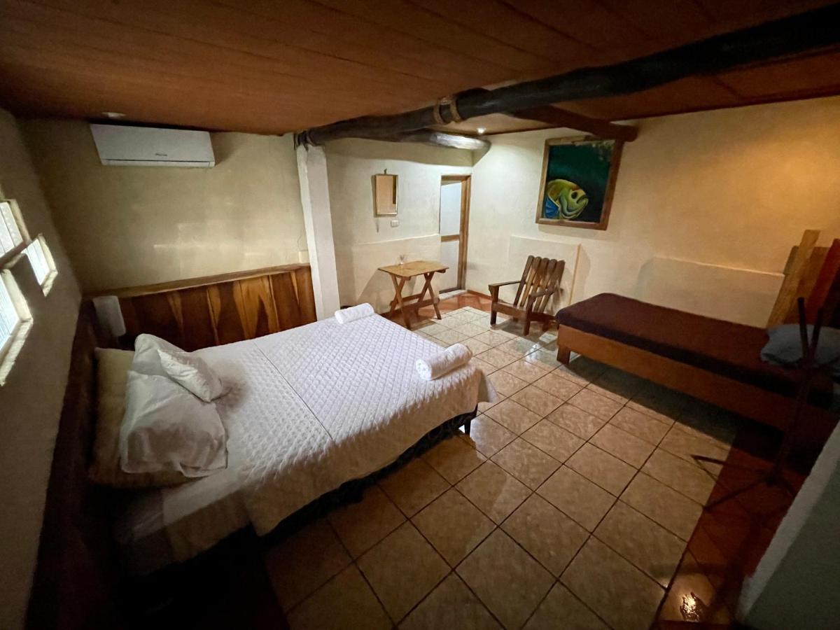Johnnys Place Hotel 몬테리코 외부 사진