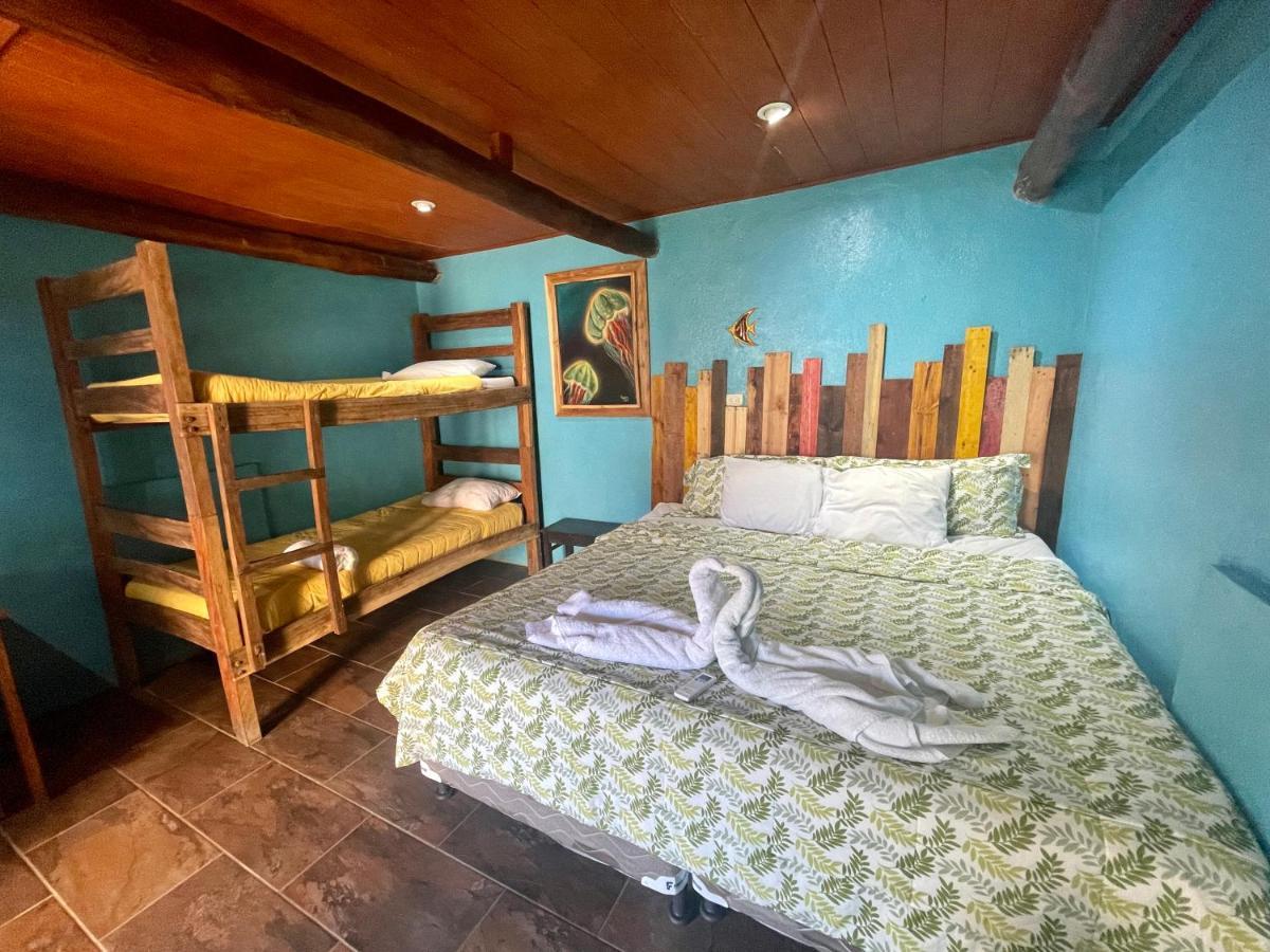 Johnnys Place Hotel 몬테리코 외부 사진