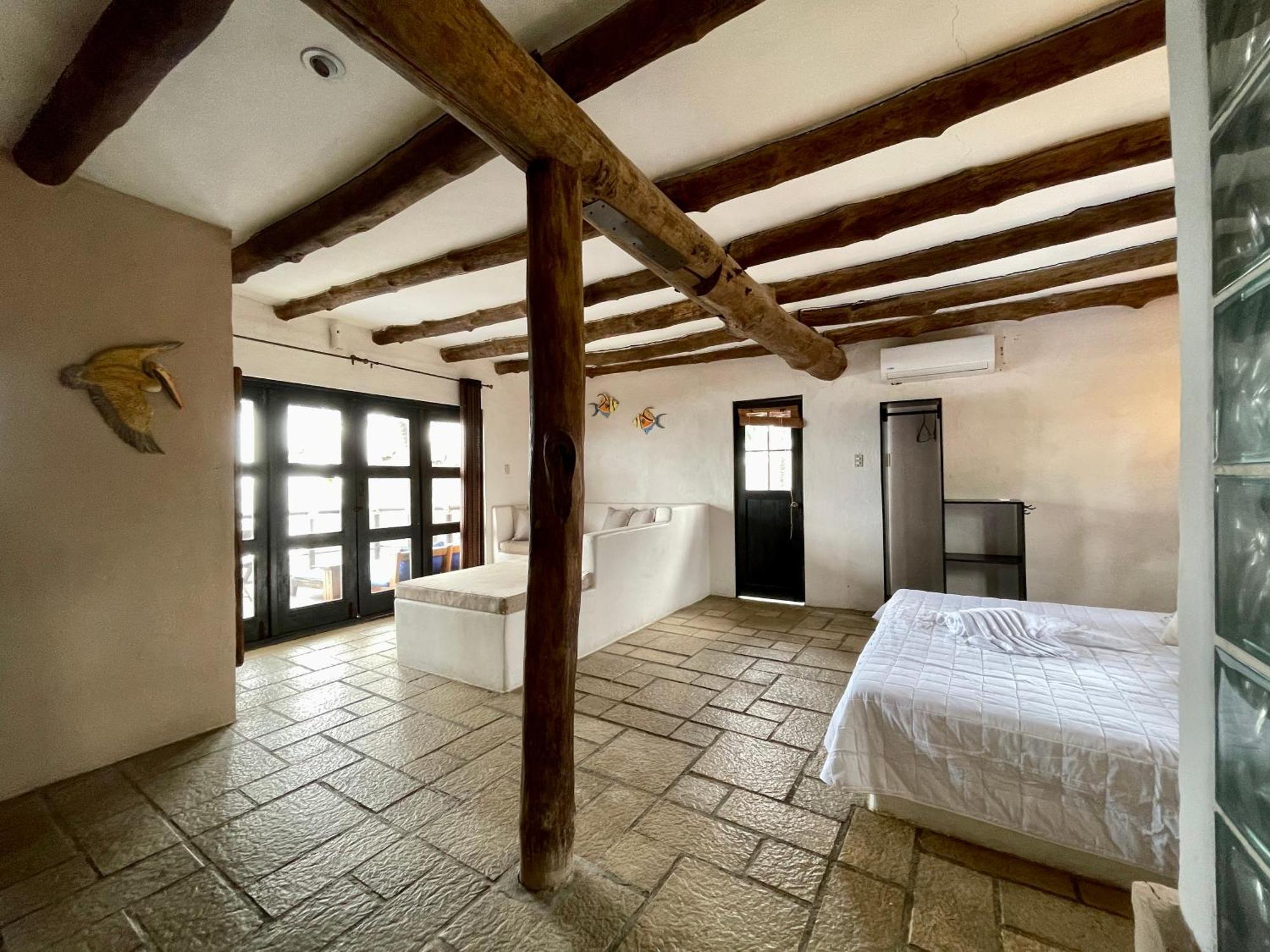 Johnnys Place Hotel 몬테리코 외부 사진